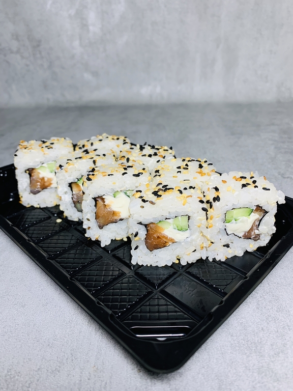 Роллл "Калифорния кунжут лосось" Вес: 222г.